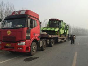 大年還沒過完，農(nóng)民朋友就需要我們的產(chǎn)品，今天又發(fā)往三河市兩臺穗莖兼收玉米收獲機 